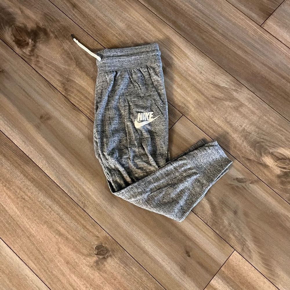 Nike Grey Athletic Jogger Sweatpants Women Small Bin A-17